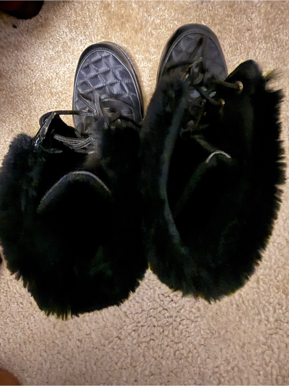 Quilted Black Winter Lace-Up Boots with Faux Fur Cuff - Picture 2 of 2